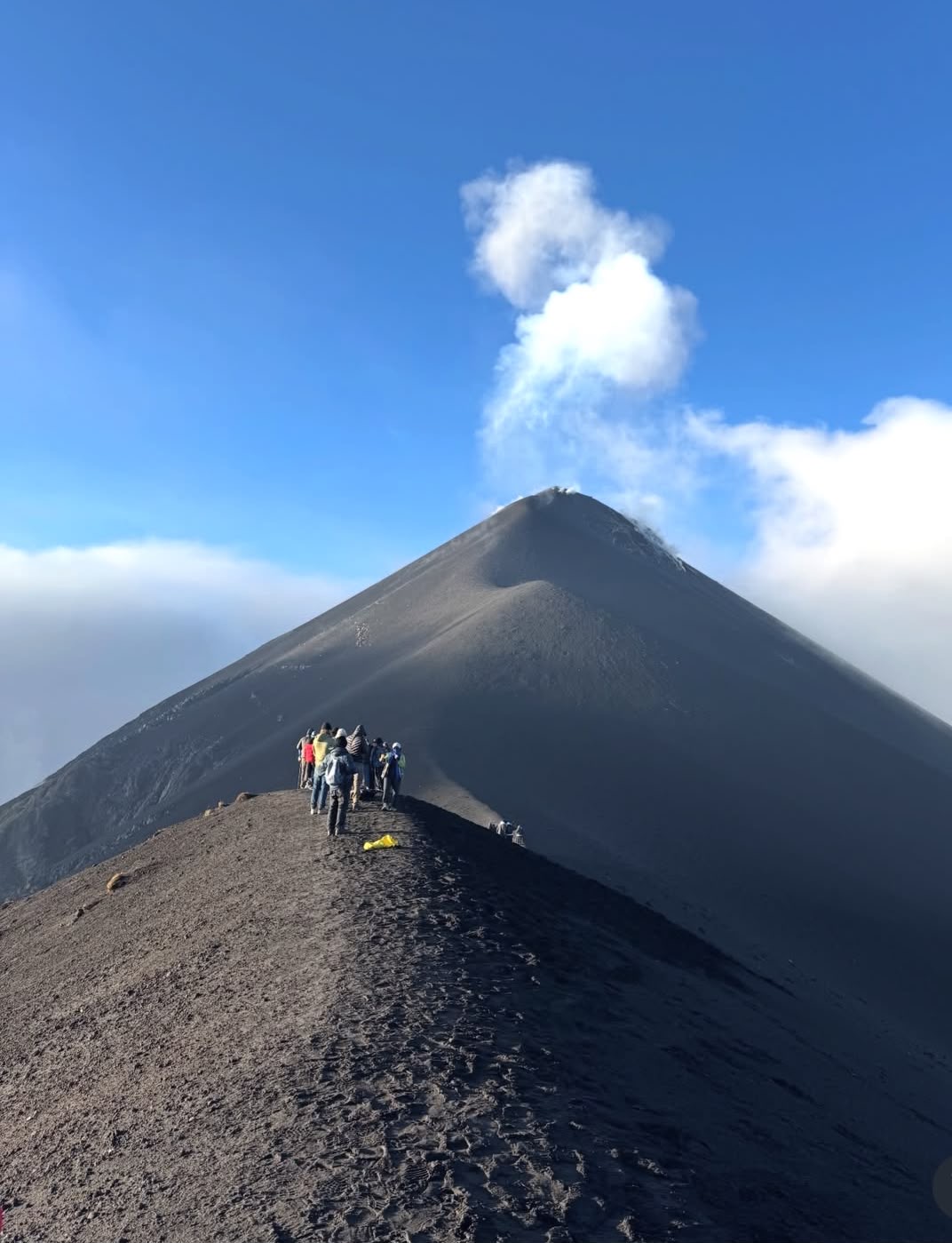 Cresta de Acatenango frente al Fuego